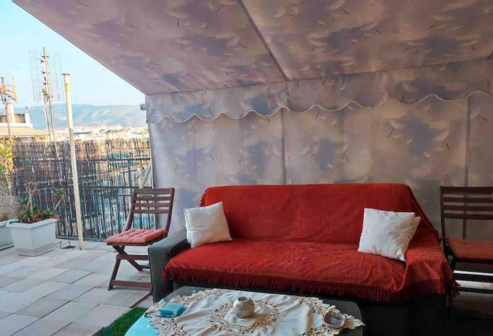 Spacious Private Rooftop Studio, Mountain And Sea View דירה